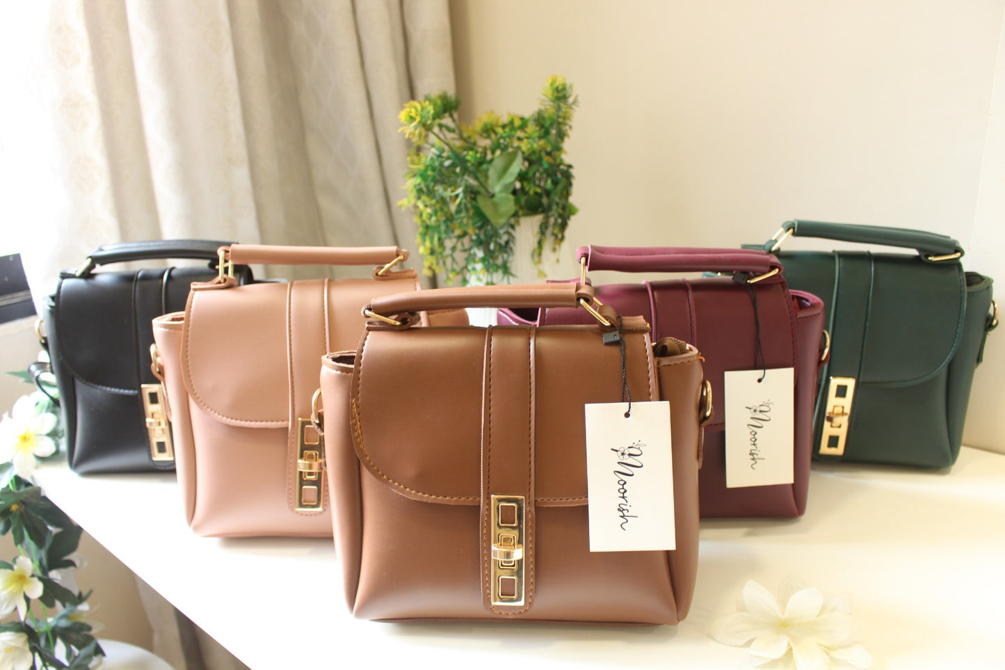 SIGNATURE ELLIPSE BAG