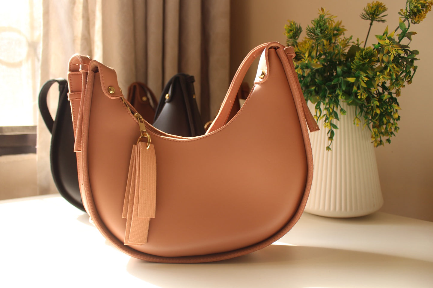 HOBO CRESCENT | BLACK