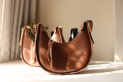 HOBO CRESCENT | BLACK