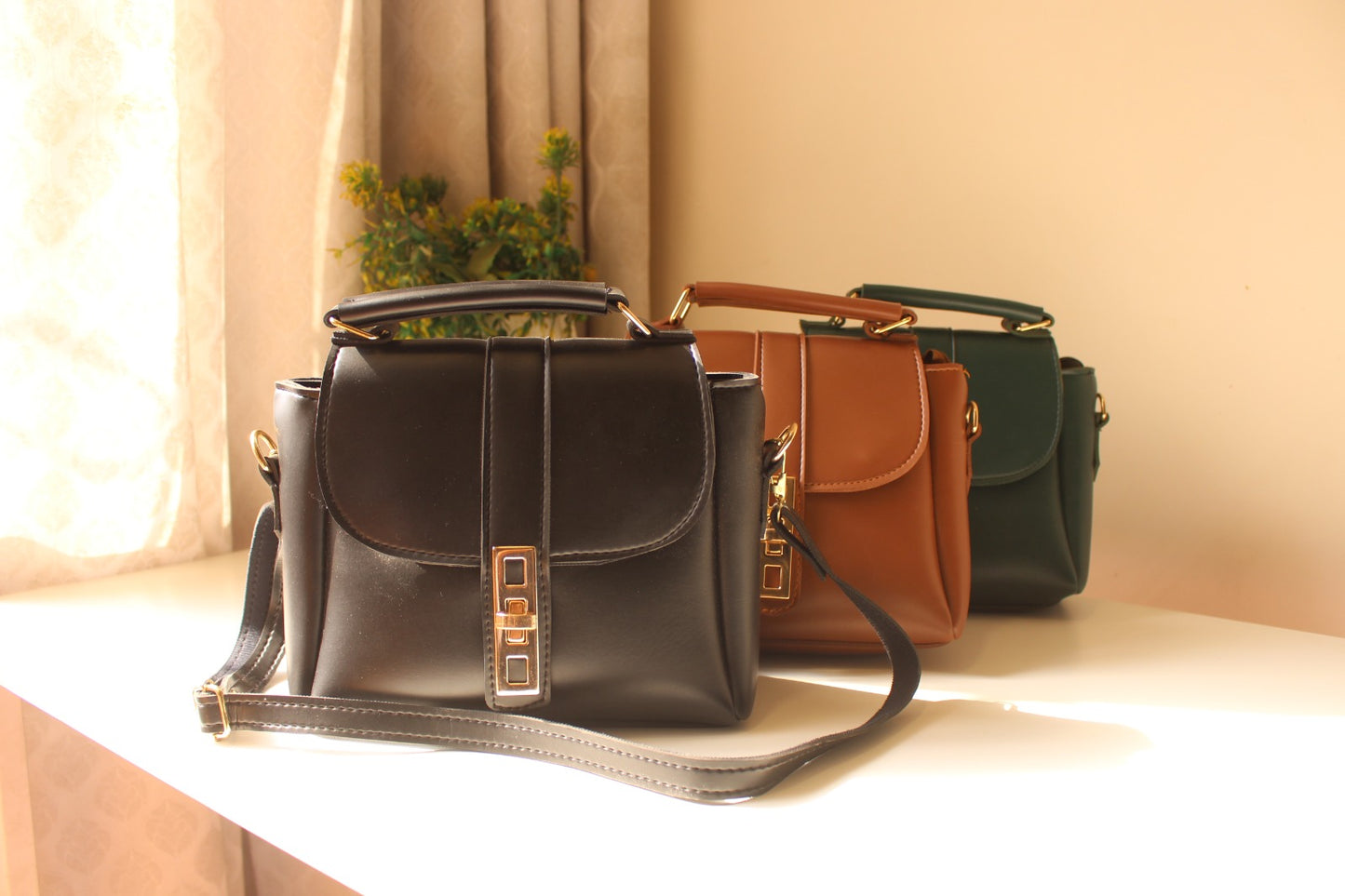 SIGNATURE ELLIPSE BAG