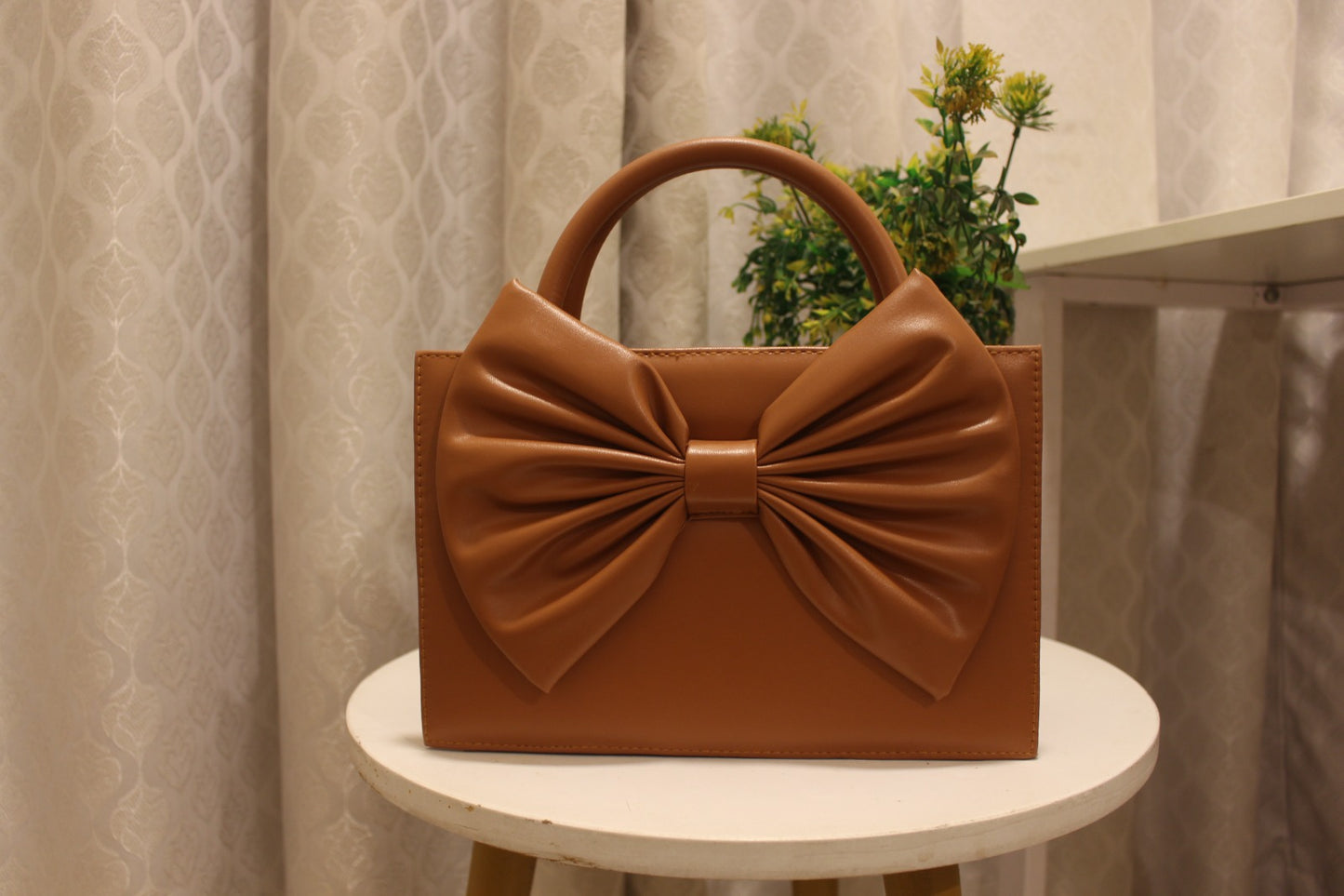 SIGNATURE BOW BAG | Brown