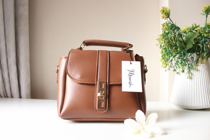 SIGNATURE ELLIPSE BAG | Brown
