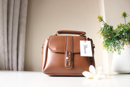 SIGNATURE ELLIPSE BAG | Brown