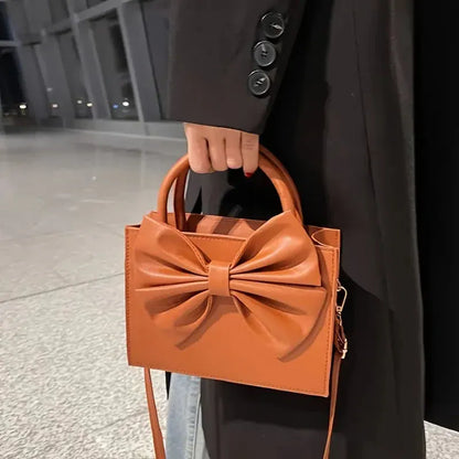 SIGNATURE BOW BAG | Brown